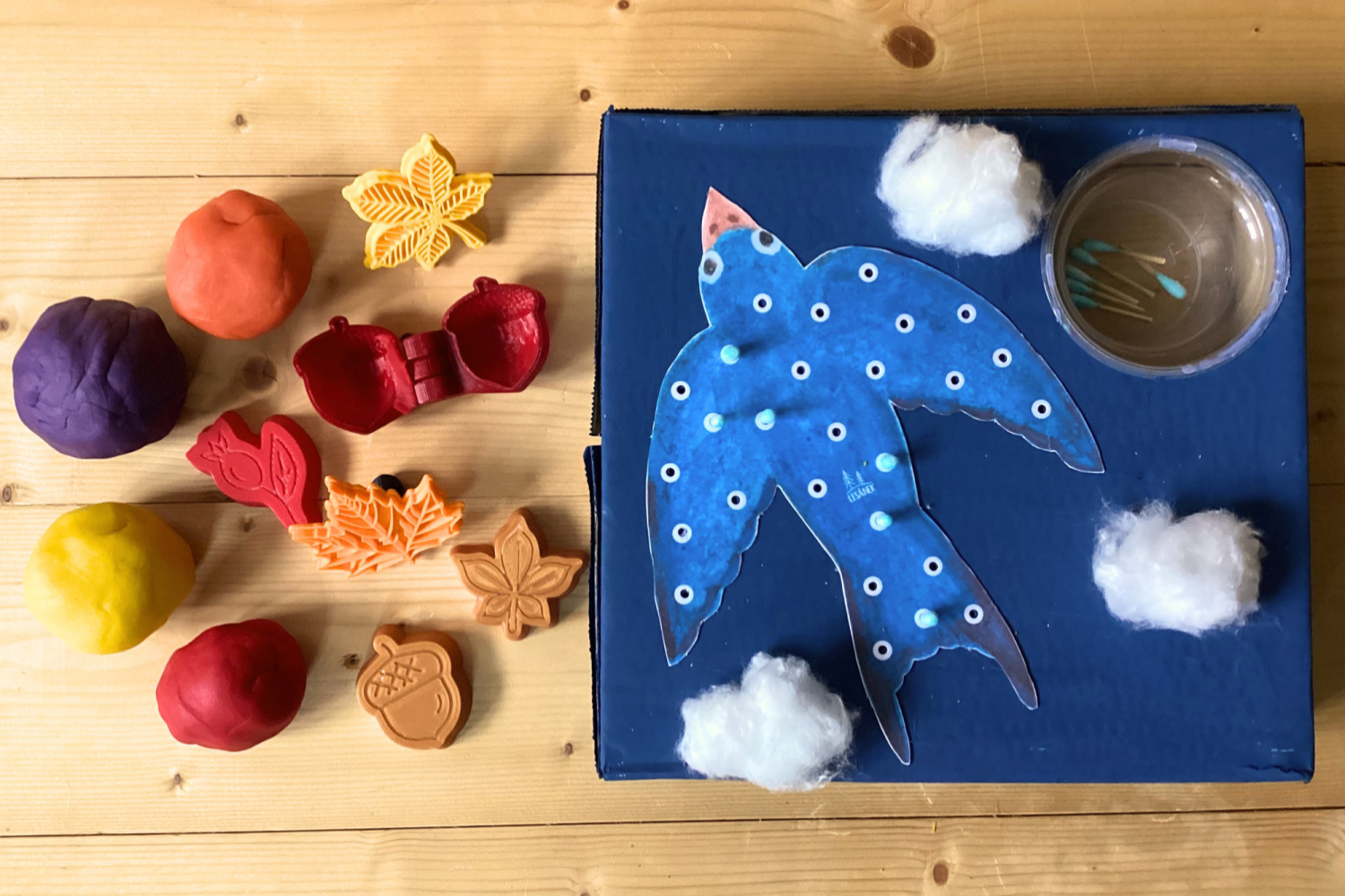 podzimní sensory play pro děti s vlaštovkami