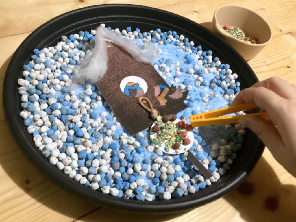 Senzorické hraní s&nbsp;ptáky na krmítku