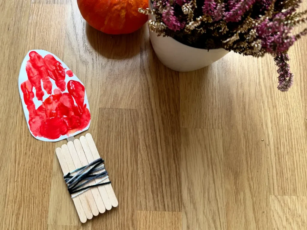 Svíčka z&nbsp;nanukových dřívek na Dušičky